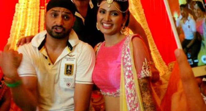 bhajjichosessimplelookforhisweddingheldonoct29